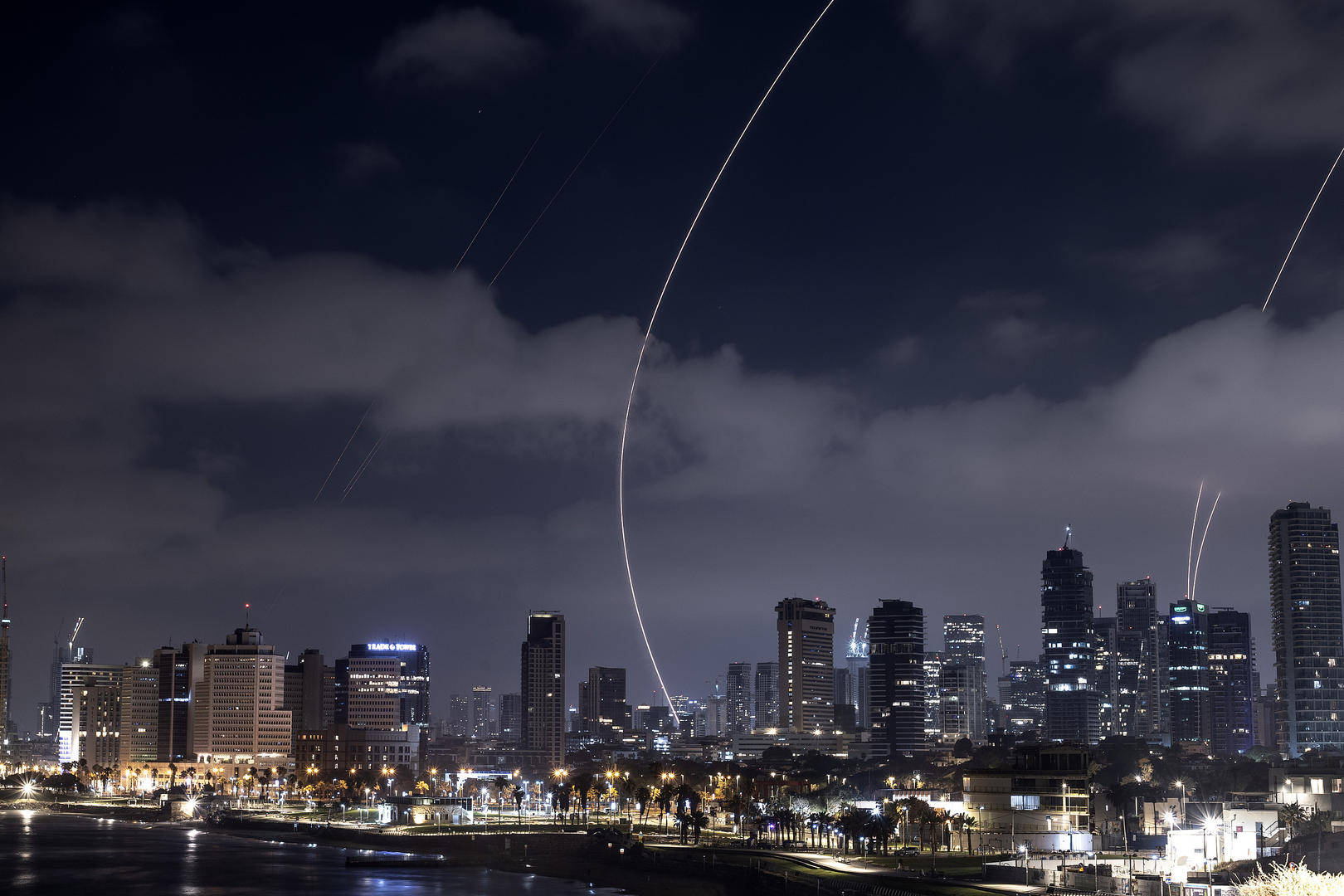 红星观察|以伊对攻暂呈“半斤八两” 专家:未来真正变量,是美国是否进一步介入