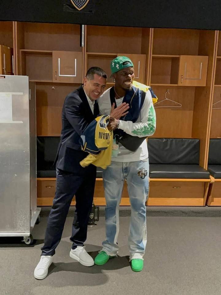 老相识碰面！博格巴等人与里克尔梅合影留念，还带走他的10号球衣