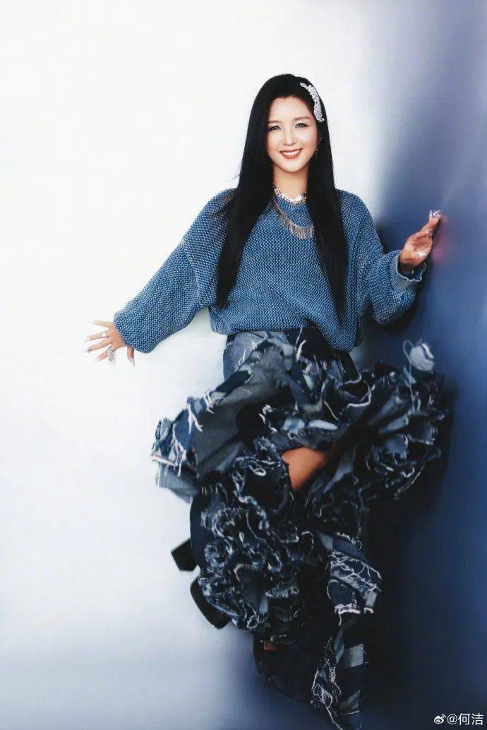 何洁成都演唱会陷假唱争议,本人发文回应后秒删