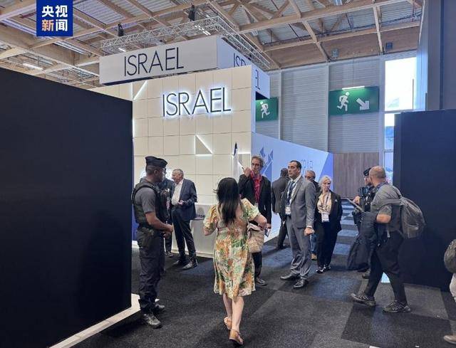 巴黎航展把以色列攻击性武器展台全部拉起黑墙