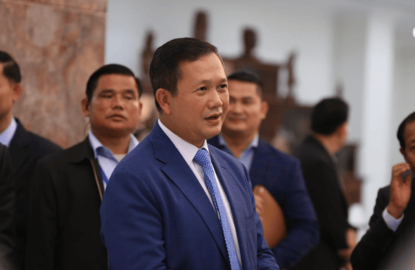 议长提交弹劾请求，军方态度强硬，总理府被围困，佩通坦凶多吉少