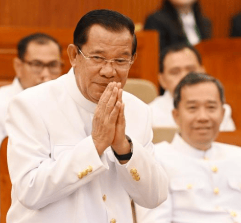 议长提交弹劾请求,军方态度强硬,总理府被围困,佩通坦凶多吉少