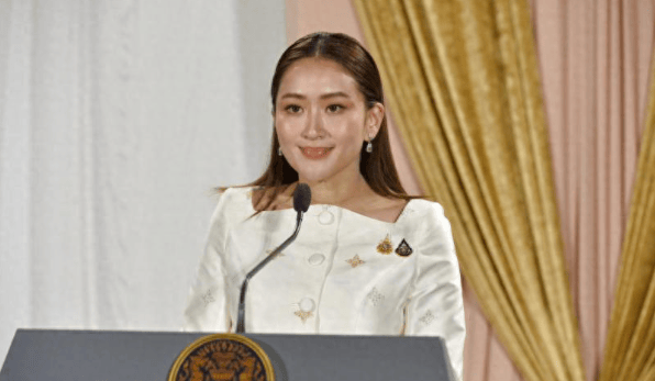 议长提交弹劾请求,军方态度强硬,总理府被围困,佩通坦凶多吉少