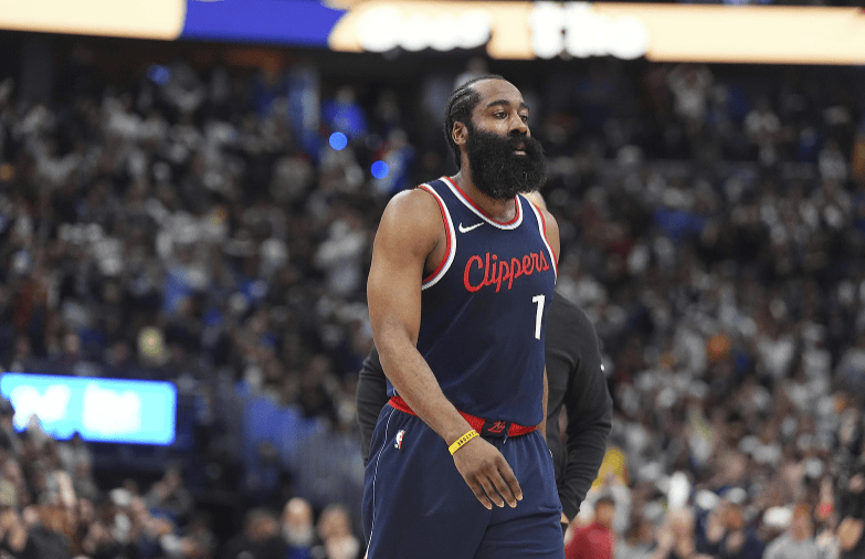 1亿!1.22亿!NBA疯狂一夜,老詹创造历史,哈登留守快船