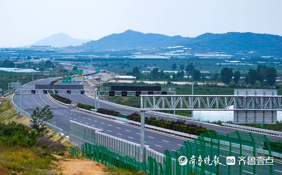 “抢出来”的烟台八车道高速路：千余人三班接力，8公里昼夜奔赴