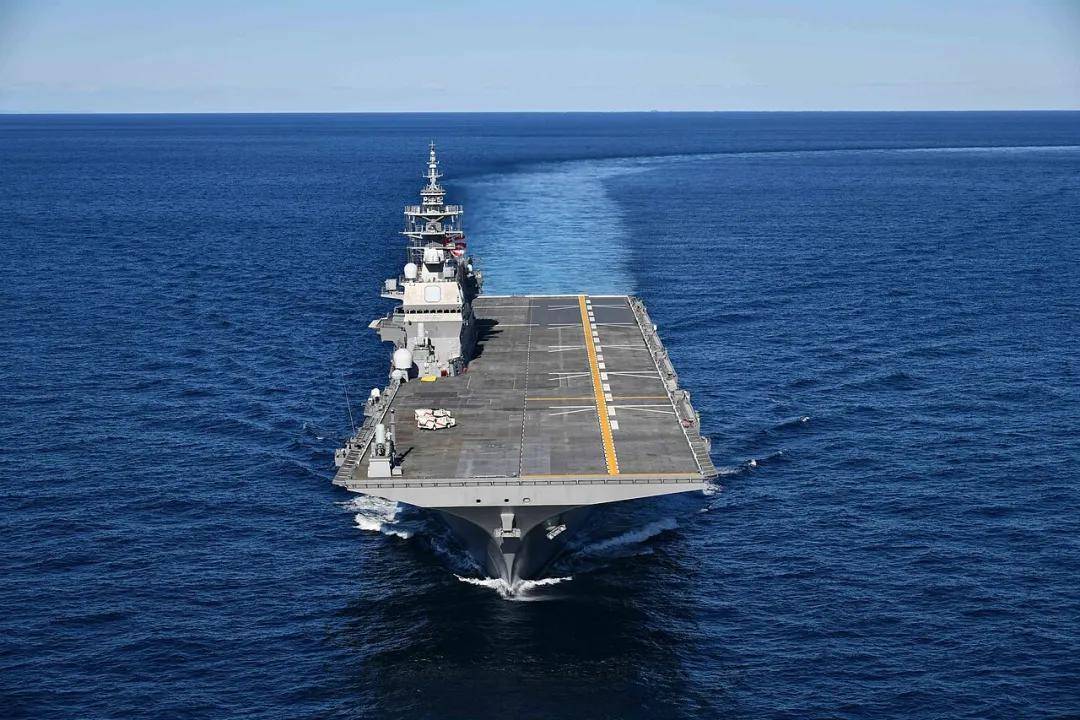 央视公开！美国双航母夹击中国辽宁舰，歼-15挂弹起飞与美军狗斗