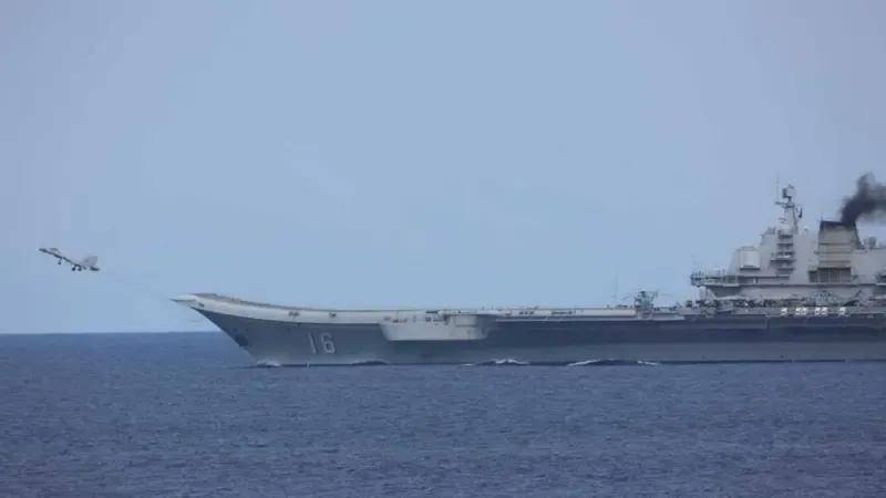 央视公开！美国双航母夹击中国辽宁舰，歼-15挂弹起飞与美军狗斗