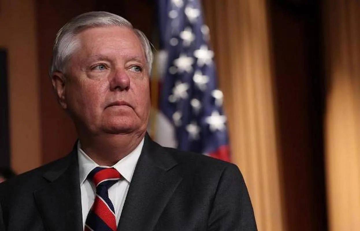 特朗普同意，对中印加税500%！美议员大放厥词，这事跟普京有关？