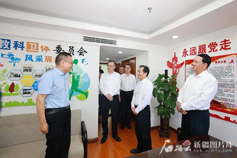 陈小江在自治区人大常委会、自治区人民政府、自治区政协、新疆生产建设兵团机关走访调研