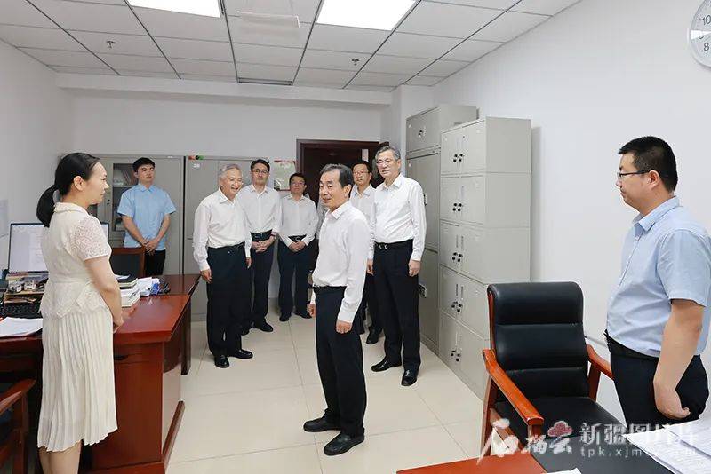 陈小江在自治区人大常委会、自治区人民政府、自治区政协、新疆生产建设兵团机关走访调研