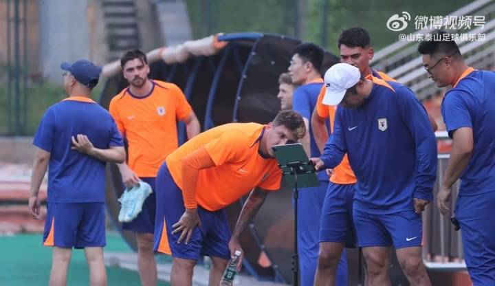 鲁媒:韩鹏昨天第一次带泰山训练,新外籍助教已经在观察训练