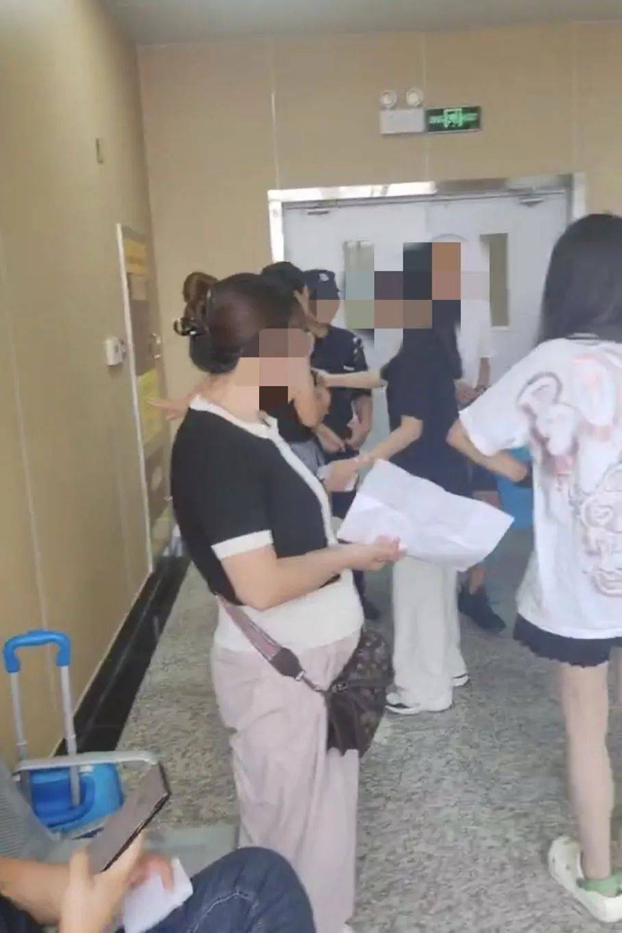 家长接到劝返电话“回甘肃去治”,幼儿血铅中毒事件更多细节曝光