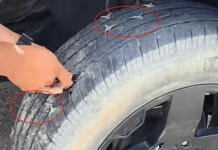 博主称在青甘大环线遭三角钉扎破3车12胎！官方正联合调查