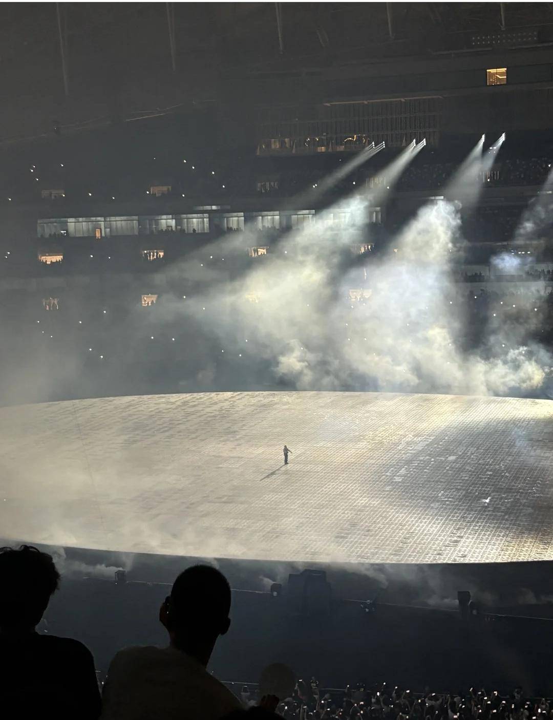 侃爷上海演唱会口碑全线崩塌，主办方成立还不到两个月