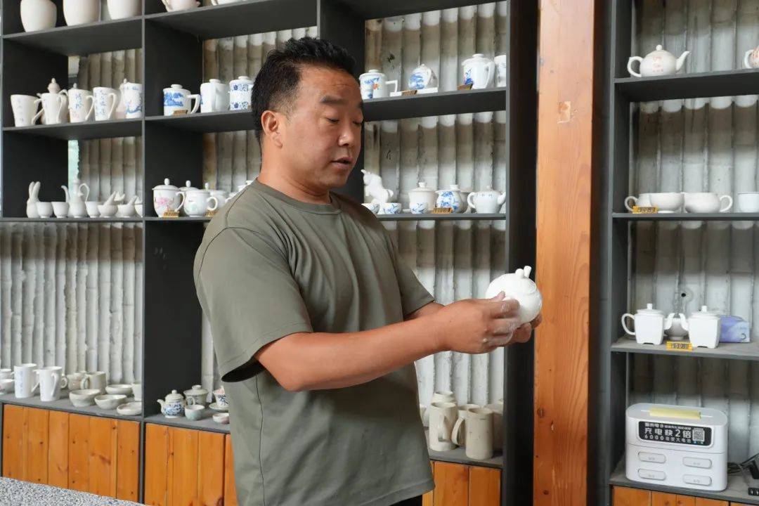 从门外汉到乡村陶艺师,他用热爱“逆袭”