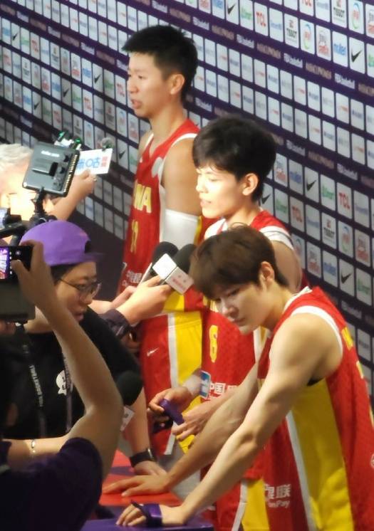 中国女篮队长杨力维亚洲杯表现引争议，发文称“无愧无憾”，让黄思静别低头