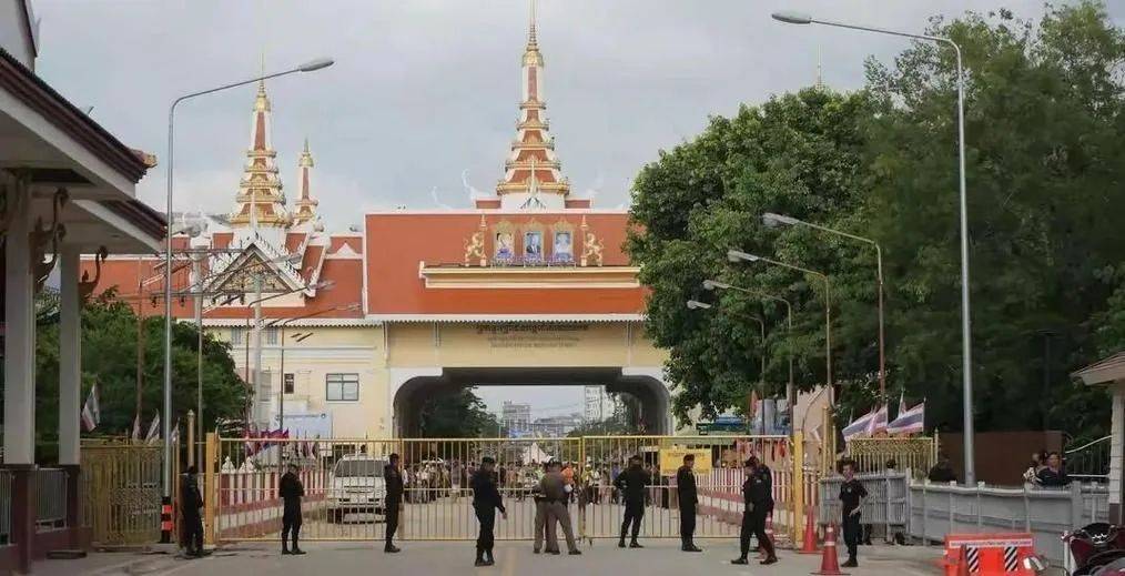 王毅跟泰柬打开天窗说亮话，洪森和他信还不收手，得罪的不止中国了