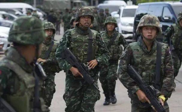 洪森玩脱了，两大司令部被炸毁，柬军败局已定？中方第一时间表态，送给泰柬一句话