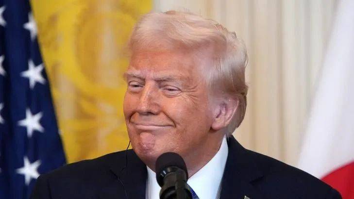 难怪特朗普突然“示好”，白宫调查44天后才发现，美国根本离不开马斯克，他早给自己留好了后路