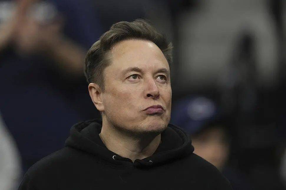 难怪特朗普突然“示好”，白宫调查44天后才发现，美国根本离不开马斯克，他早给自己留好了后路