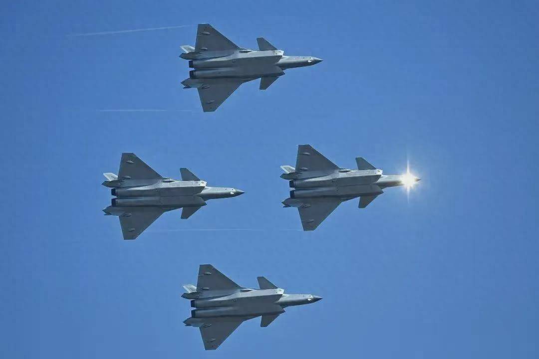 首度公开！歼-9开创先河