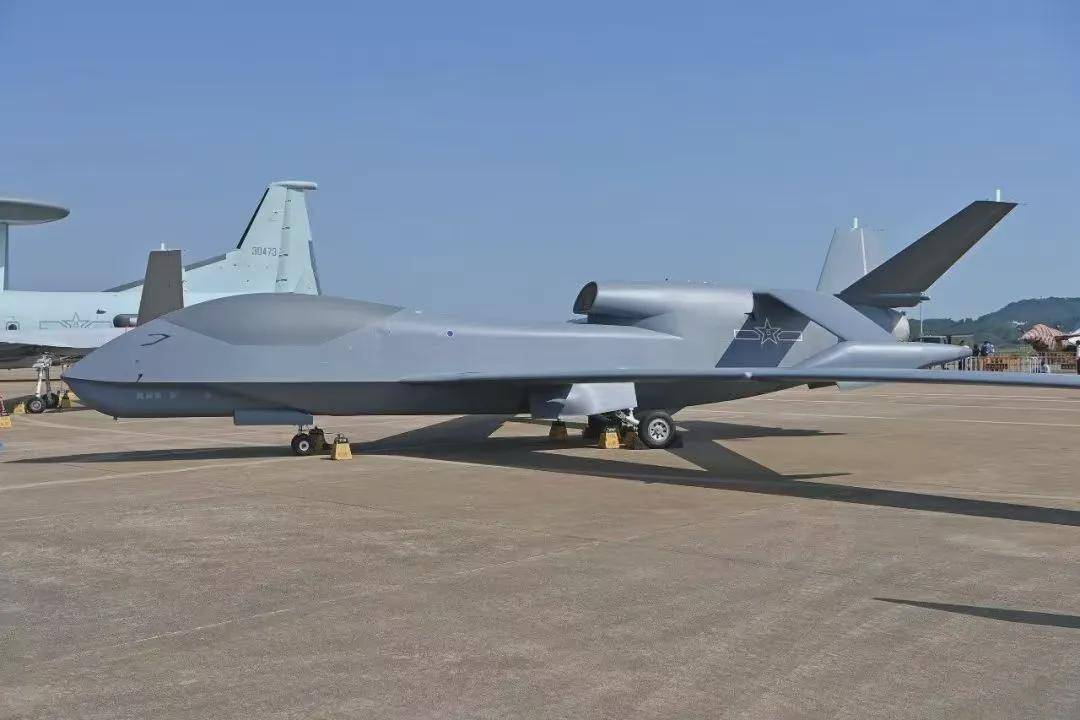 首度公开！歼-9开创先河