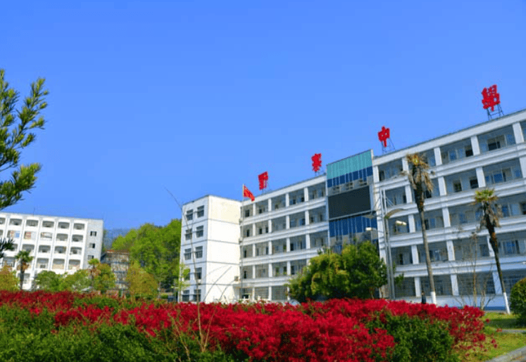 安徽一中学获匿名校友100万捐款，校方：用于设立启航特别奖，鼓励军校录取学生