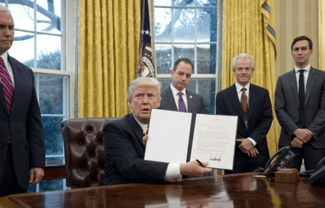 谈到晚上8点，特朗普开出访华条件，北京不用给美国留座位了？