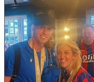 豪爽请客!水晶宫门神亨德森赛后斥资1000镑为球迷买单庆祝冠军