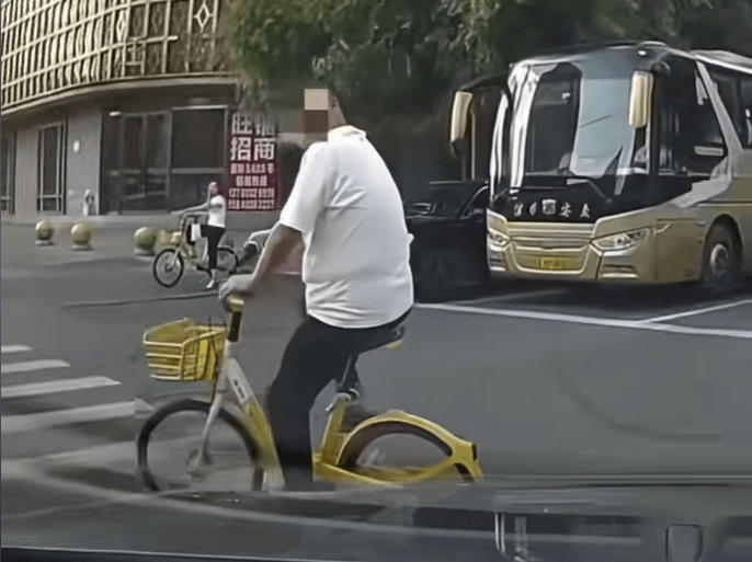 “没人治你,00后治你”!19岁男司机被刑拘