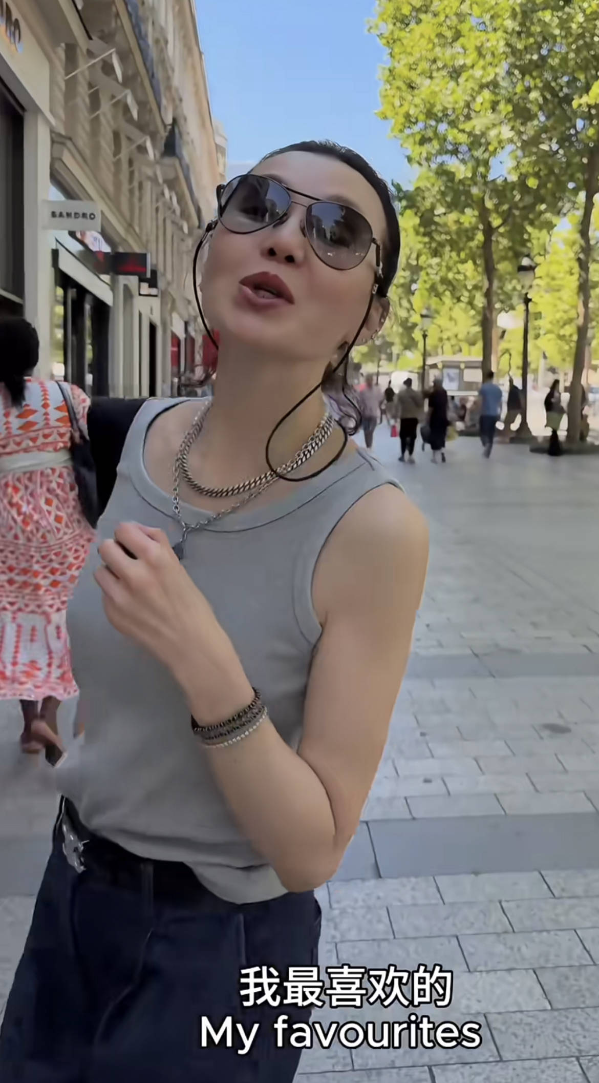 60岁张曼玉突然营业,穿79元T恤配10万珠宝,生活如此鲜活松弛!