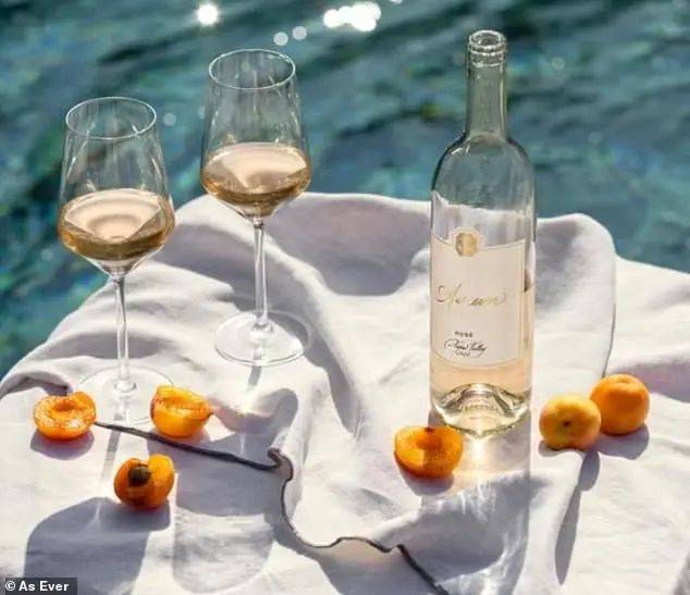 威廉哈里世纪同框？婚礼秒变鸿门宴！梅根将高调杀回英国…