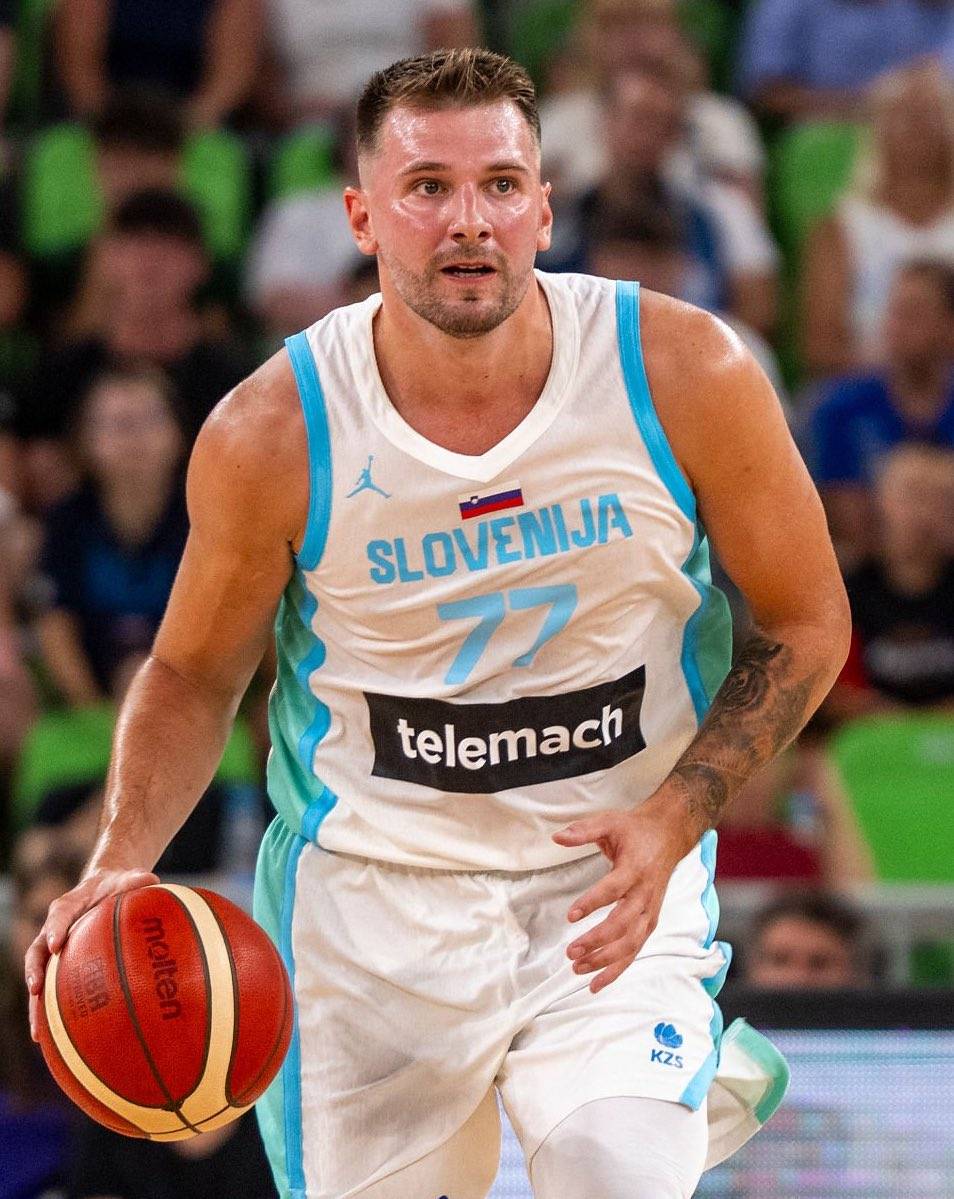 万幸!东契奇右膝挫伤并无大碍 周一归队训练