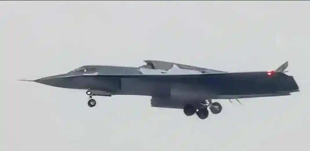 战斗机体型再突破，歼 - 41 庞大身姿极具未来感，堪称 “空中堡垒”