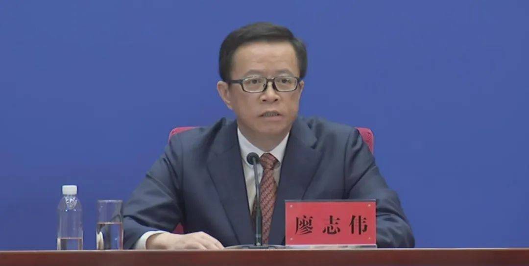 受中央组织部领导委派,中央组织部有关干部局负责同志出席长江委领导干部会议,宣布中央决定:廖志伟同志任长江水利委员会党组书记