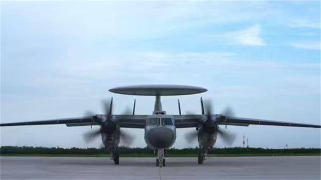 福建舰“千里眼”就位！给美国带来的震撼，不比东风61少