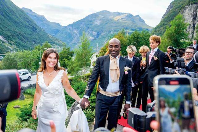 王储妃长子，涉嫌性侵多名女性