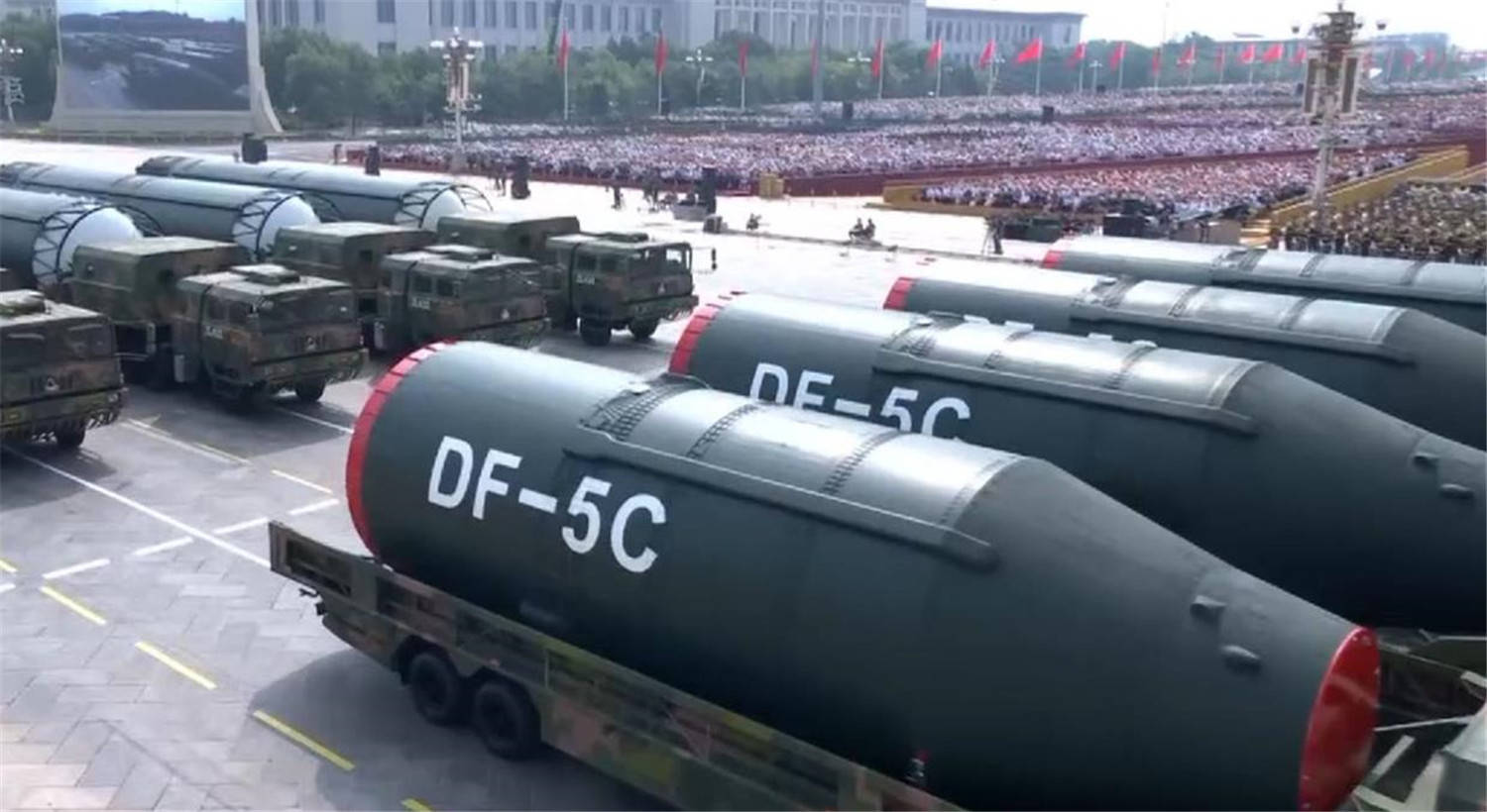 第1个说阅兵坏话的国家出现，果然是它，解放军被逼出动，不惯着