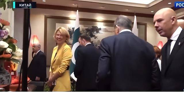 在普京下榻住所，拉夫罗夫询问“拉布布在哪”