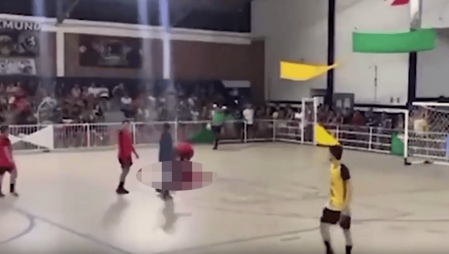 巴西门将点球大战扑出一球后死亡:用胸部挡住点球,起身走几步后突然倒地