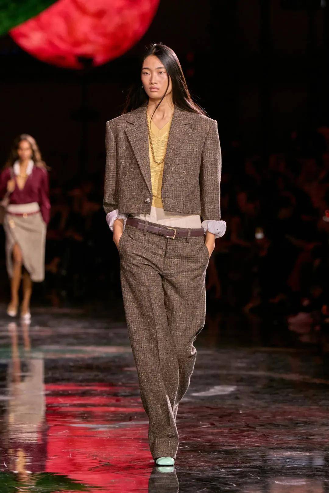 周迅、窦靖童、刘雯、井柏然同框围观香奈儿的新秘密